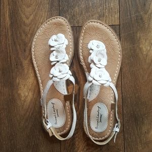 Brown's Landing White Leather Floral Sandals